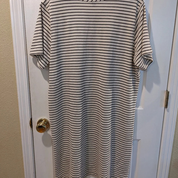 Women's XL Stripe Shirt Dress Ivory/Black Short Sleeve Crewneck Relaxed Fit Soft - Picture 2 of 3